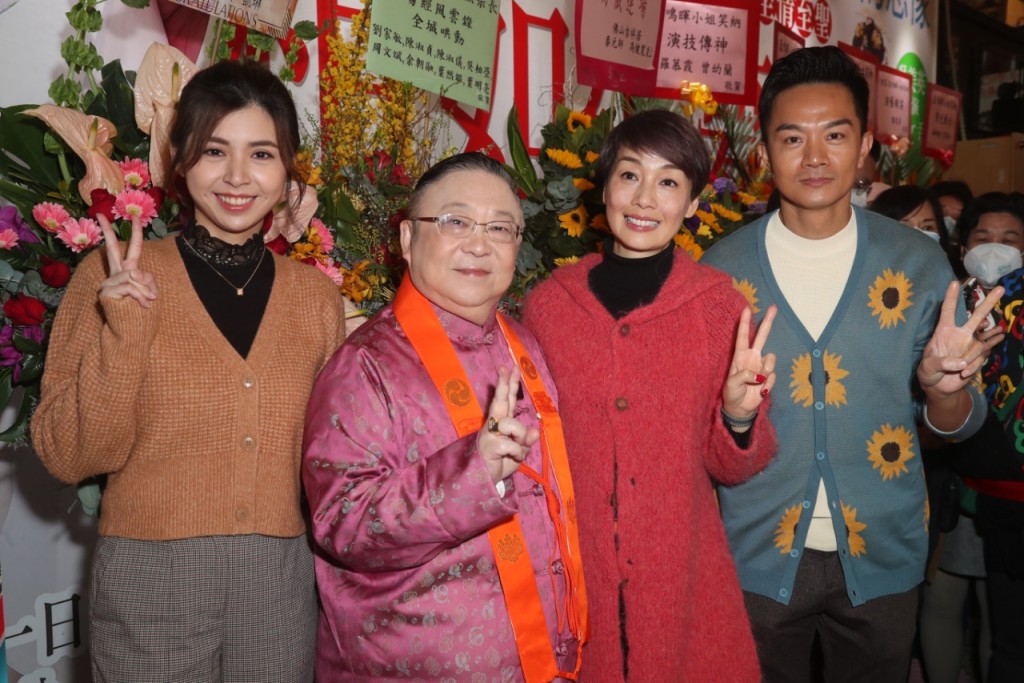 张秀文（左）最后一次公开露面是今年2月，当时她坦言希望尽快「造人」，计划生够两个小朋友。  ​