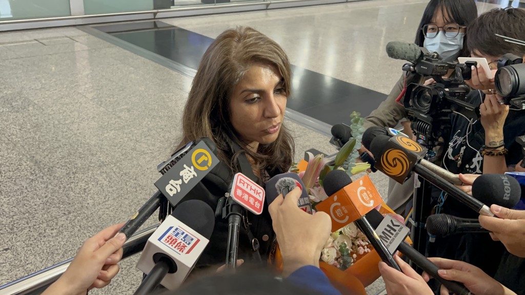 有市民專程到機場接機。 有市民專程到機場接機。