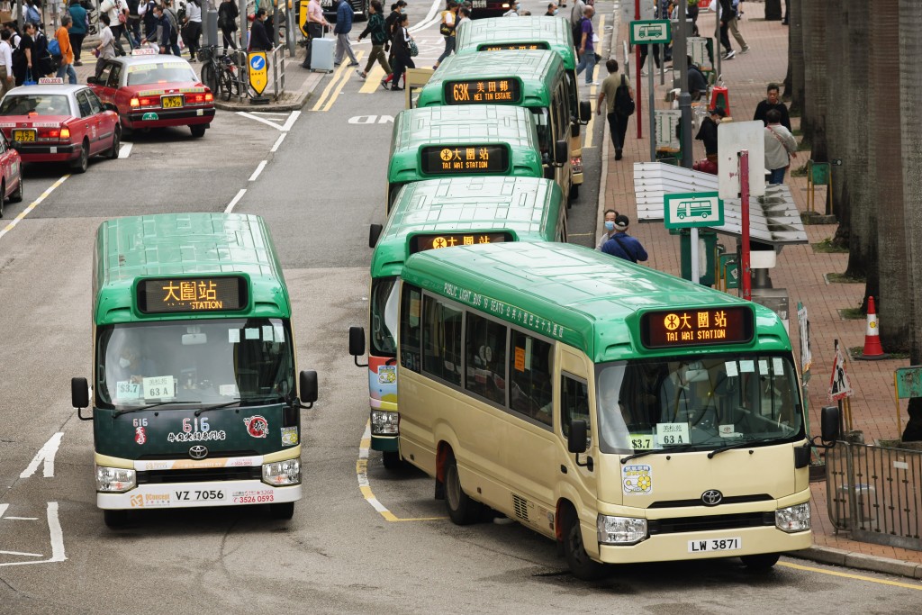 公共交通服務方面，可輸入公共小巴司機及客車行業司機。資料圖片