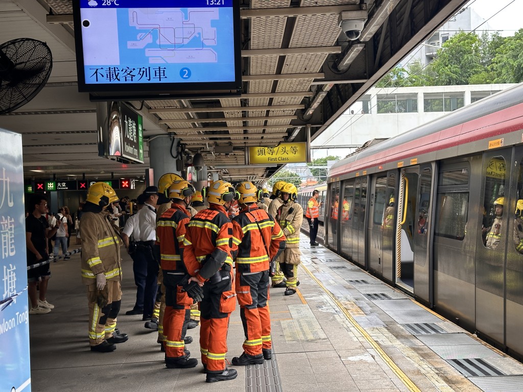 大批救援人員到場。梁國峰攝