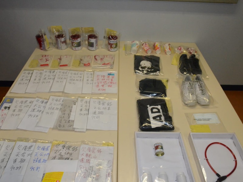 警方展示行動中所檢獲的證物