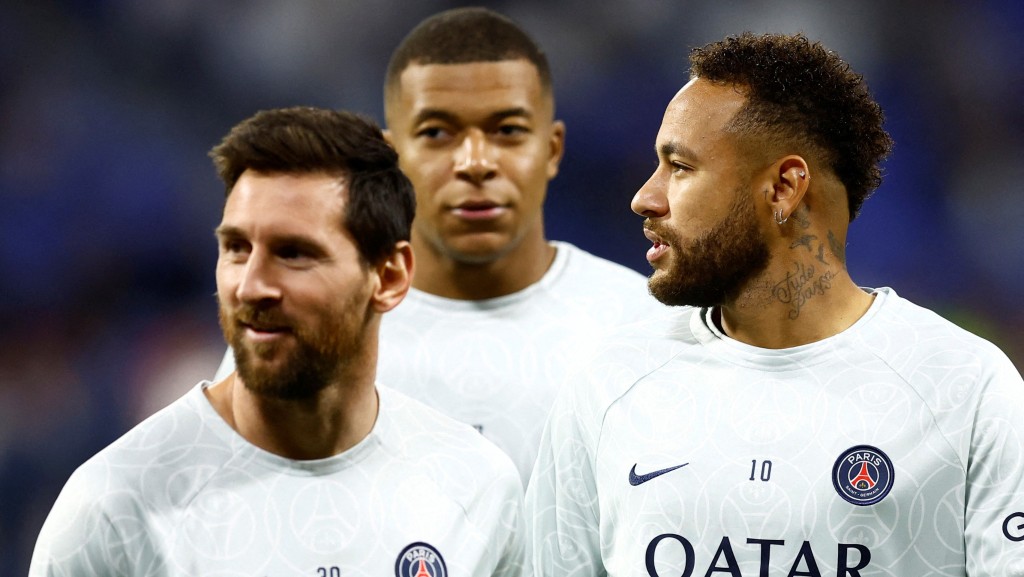 美斯(左)似乎專登抬高尼馬(右)和麥巴比。Reuters