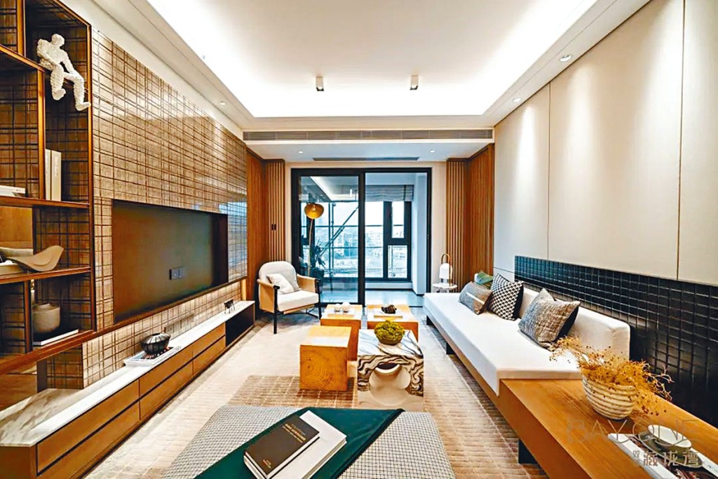 双瑞．藏珑湾在售分层住宅约807至1356方呎，入场费由267万人民币起（折合323.6万港元）。