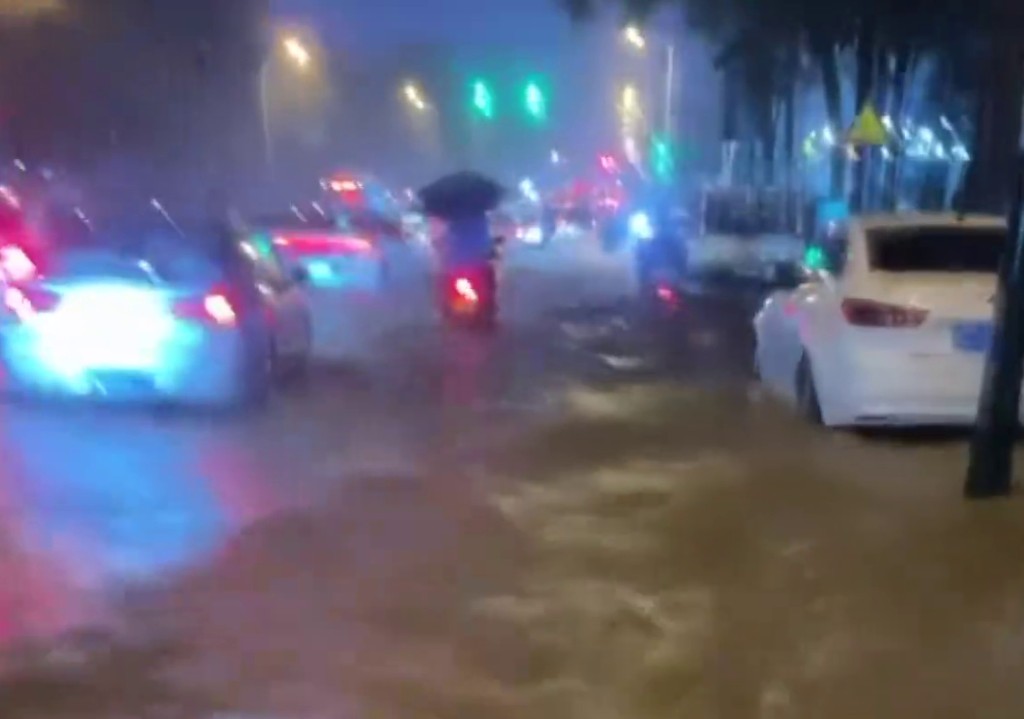 9月10日，廈門暴雨天氣街頭情況。 新京報