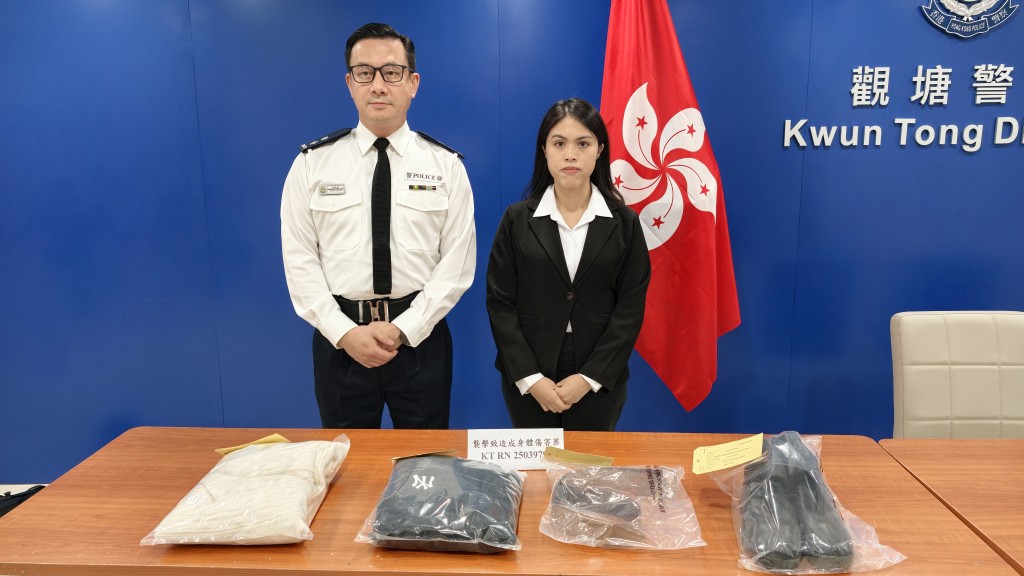 警方檢走涉案女童犯案時衣著。黃文威攝