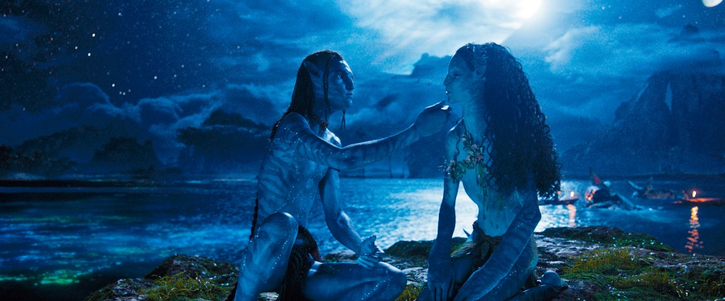 Lo'ak(左)对害死阿哥而自责。 Lo'ak(左)对害死阿哥而自责。