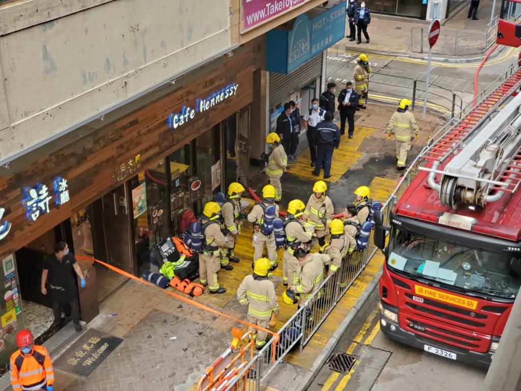 消防到场救熄。