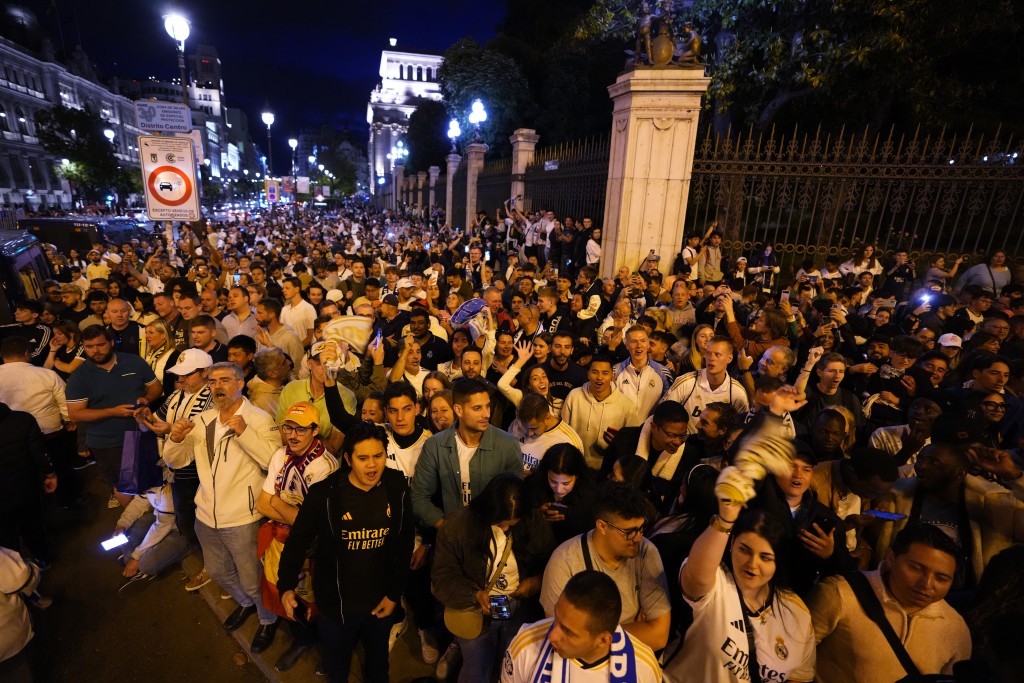 皇家馬德里球迷上街慶祝。AP