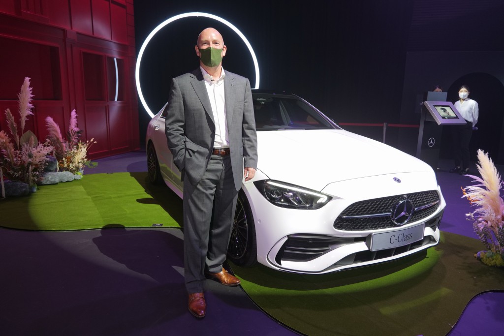 Mercedes-Benz HK行政总裁Andreas Buchenthal主持新车揭幕礼。