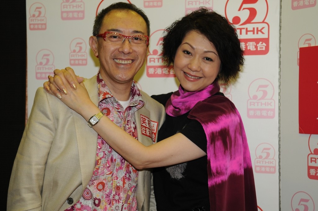 毛俊輝與胡美儀結婚多年，恩愛如昔。