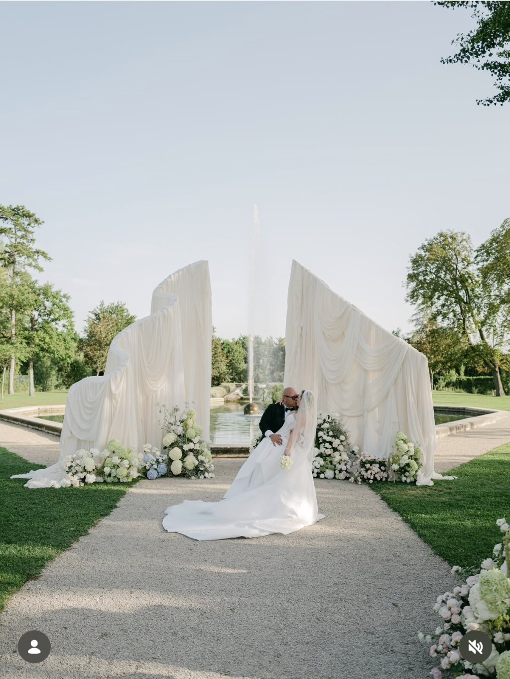 Jacob Batalon與未婚妻Veronica Leahov上月底在南法舉行3日婚禮。 Jacob Batalon與未婚妻Veronica Leahov上月底在南法舉行3日婚禮。