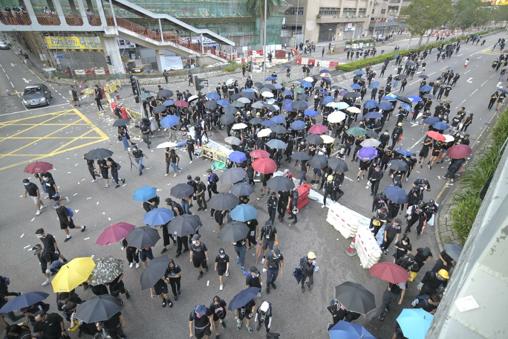 去年10月1日全港多區爆發示威破壞。資料圖片