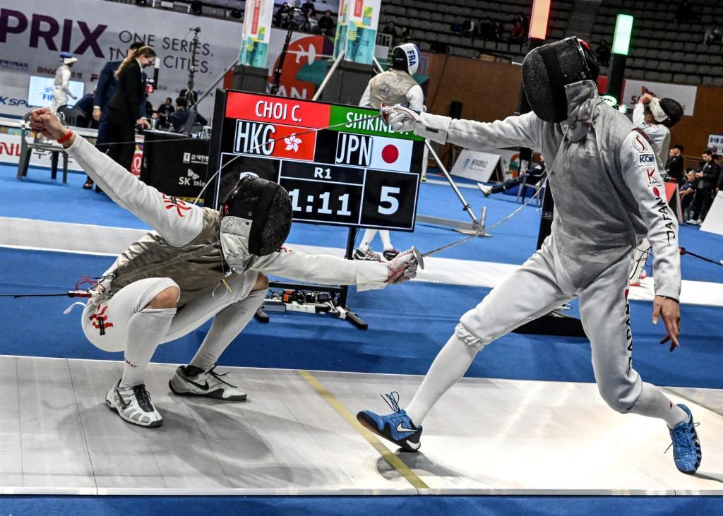 蔡俊彦(左)在32强止步。 国际剑联图片