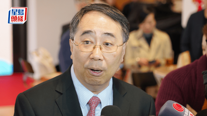 城大首席及常務副校長李振聲表示，據其了解，本港各院校的學生受騙數字平均，城大亦正與本港及內地的電訊商合作，研究運用人工智能（AI）堵截可疑來電等。