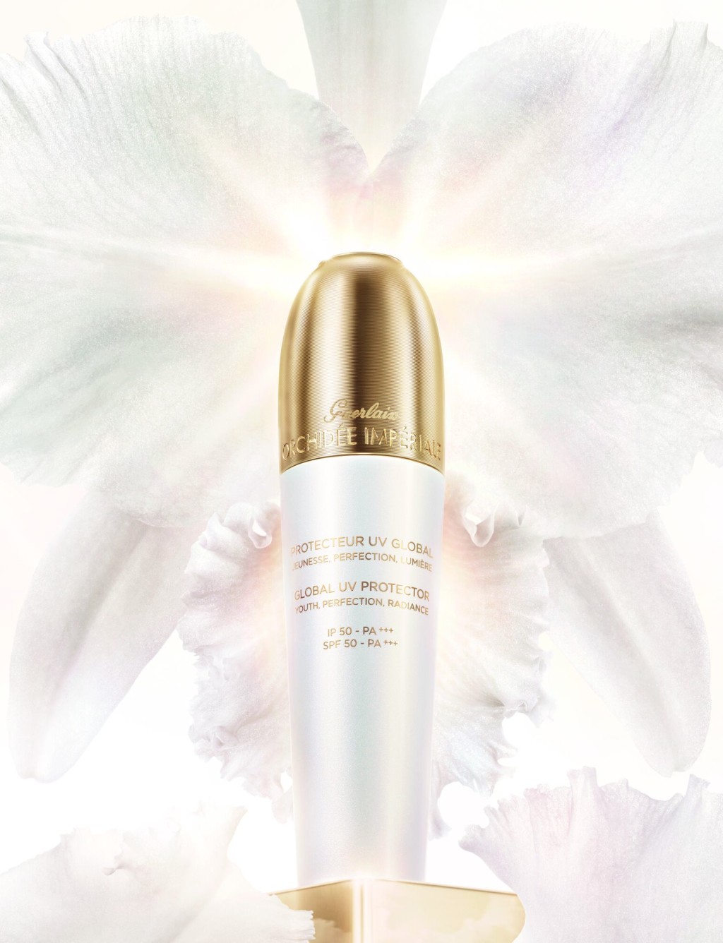 Guerlain御庭蘭花亮白全方位美肌防曬霜/$1,300,當中運用的蘭光(Orchid Noble Light™)科技,結合石斛蘭精華與革命性的亮肌肽,針對減少誘發色斑的黑色素製造,同時助生成更多膠原蛋白。