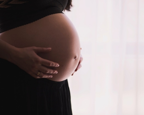 夏威夷州長簽署法令，容許合資格護士施行墮胎手術。Unsplash示意圖