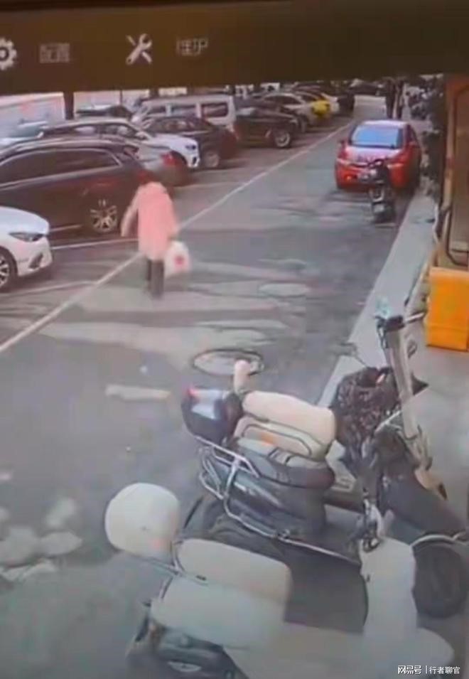 湖南女童疑因找不到媽媽，在停車場激動暈倒後死亡。