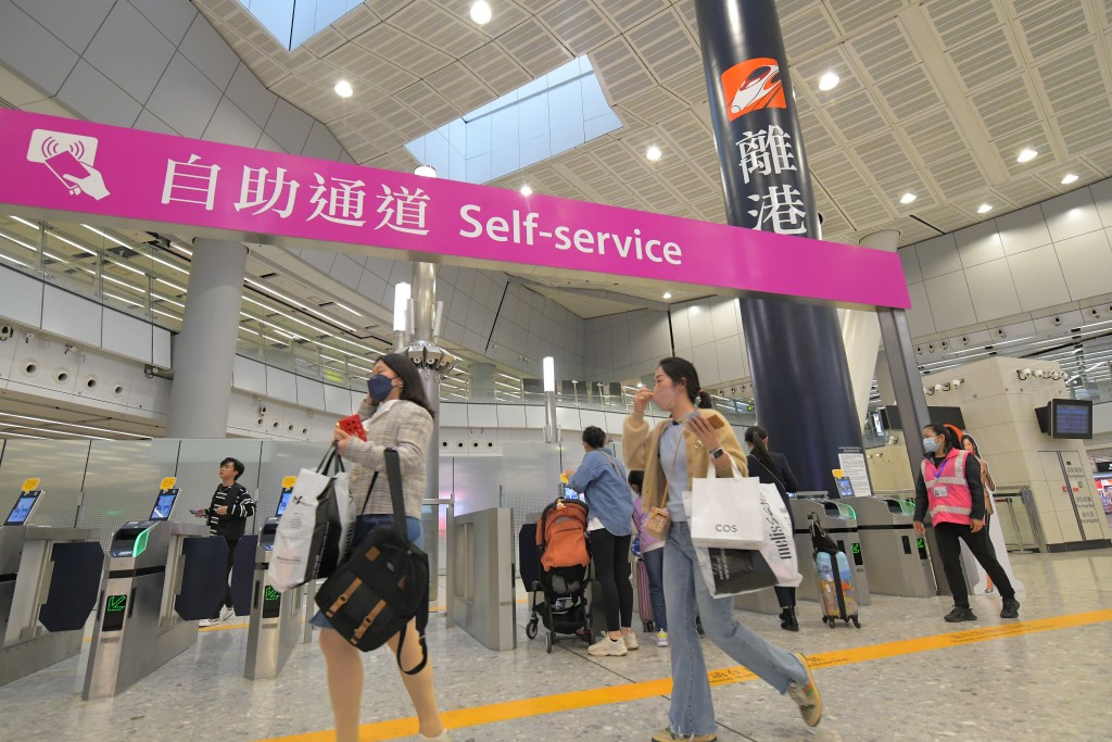 政府發言人表示截至2月底，每日乘客量平均超過23,000人次。梁譽東攝