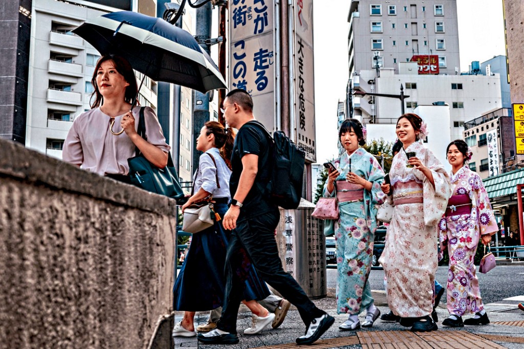 中日關係近日升溫，中國外交部發通知提醒公民近期避免前往日本。