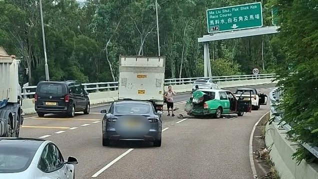 大老山公路發生三車相撞意外。fb香港公共交通智庫圖片 大老山公路發生三車相撞意外。fb香港公共交通智庫圖片