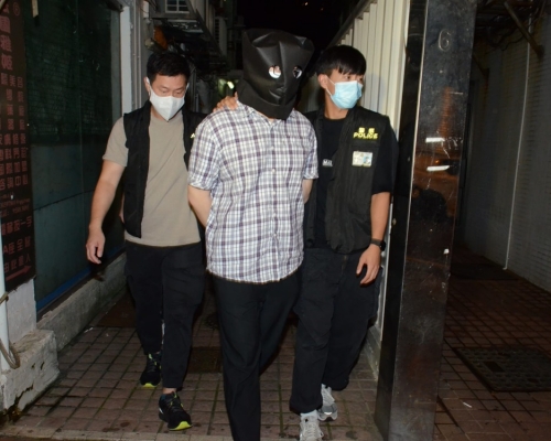 警方日前在尖沙嘴拘捕一男子。