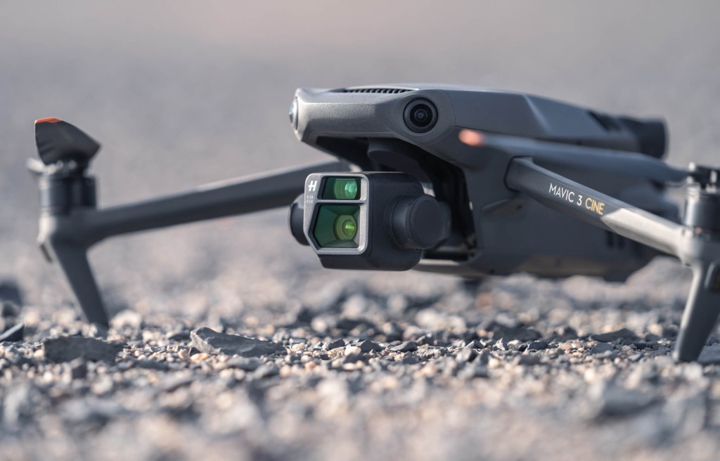 ●新作採用Hasselblad雙鏡系統，20MP廣角用上4/3感光元件，另有162mm遠攝用於勘察及規劃路綫。