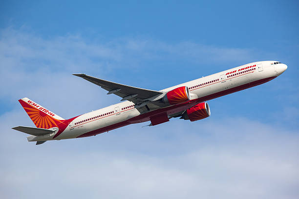 卡普尔又战略性地乘坐高级国内航班，特别是印度航空和维斯塔拉航班，飞往德里、昌迪加尔和海得拉巴等目的地。