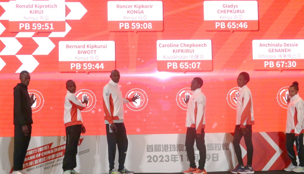 6位來自非洲的頂級跑手時間已說明了實力。 本報記者攝