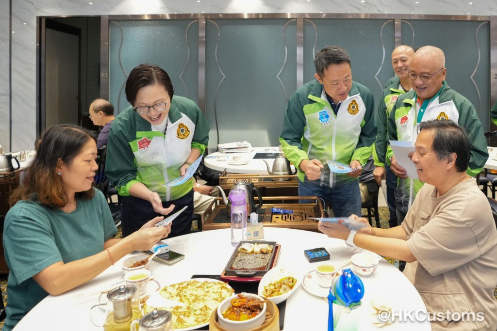 陳子達率領團隊到訪荃灣區宣傳2025年立法會換屆選舉，呼籲市民運用其寶貴的一票