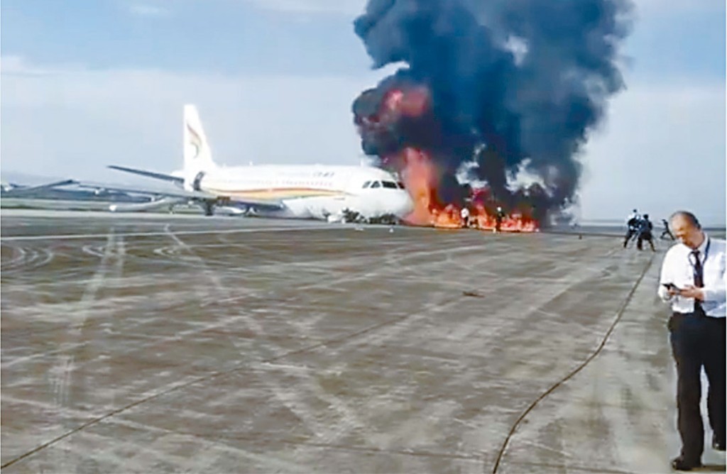 西藏航空客機，前日在重慶機場衝出跑道起火。