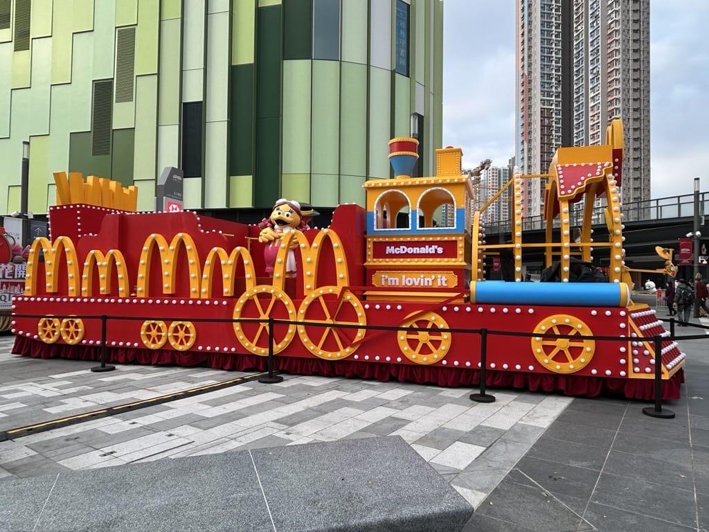 8輛賀年花車首度進駐啟德體育園。 8輛賀年花車首度進駐啟德體育園。