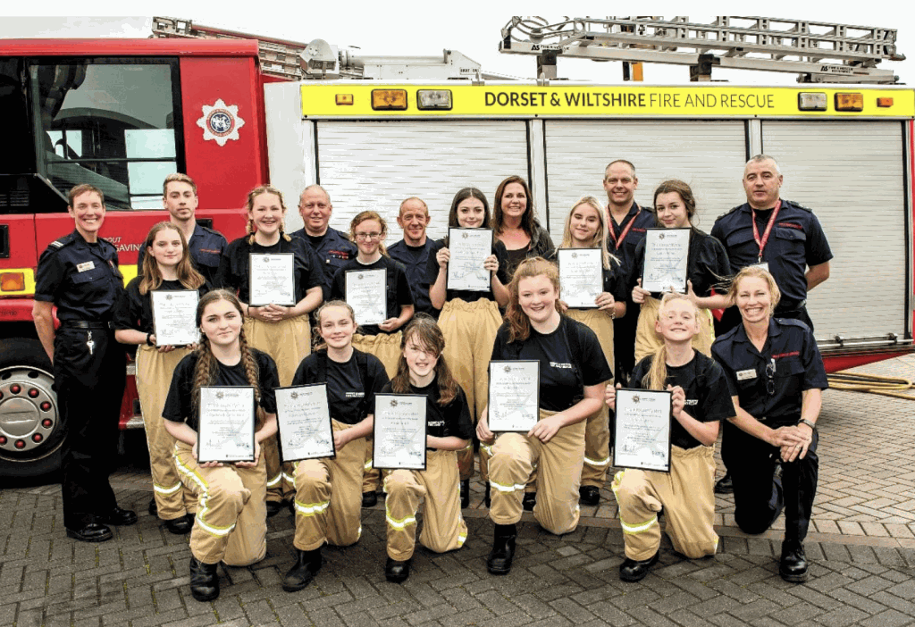 威爾特郡（Wiltshire）與多塞特郡（Dorset）消防局曾舉辦培訓活動，培養青少年女性的品格。