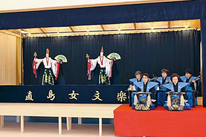 在瀨戶內國際藝術祭的檔期,多個小島均會舉行藝術活動,在直島便有機會看到名為直島女文樂的傳統藝能表演。