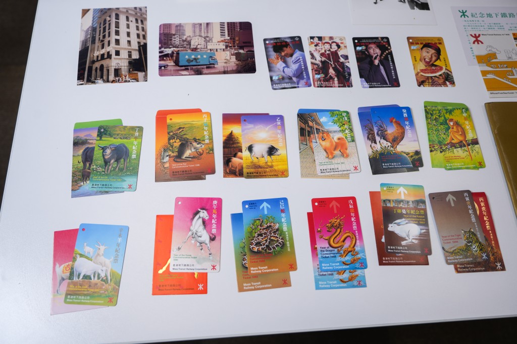  鄭寶鴻自1986年開始收集第一張虎年生肖紀念車票，此後每年收藏，集齊一套12款生肖紀念車票。