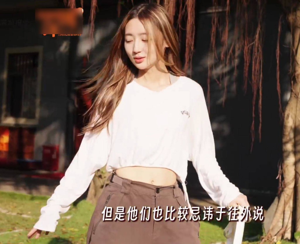 工余时，刘伶是喜爱二次元、跳抖音舞和遛狗的00后。第一现场