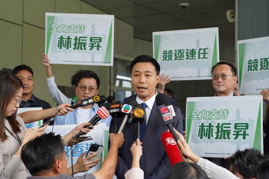 林振昇在首日報名。 林振昇在首日報名。