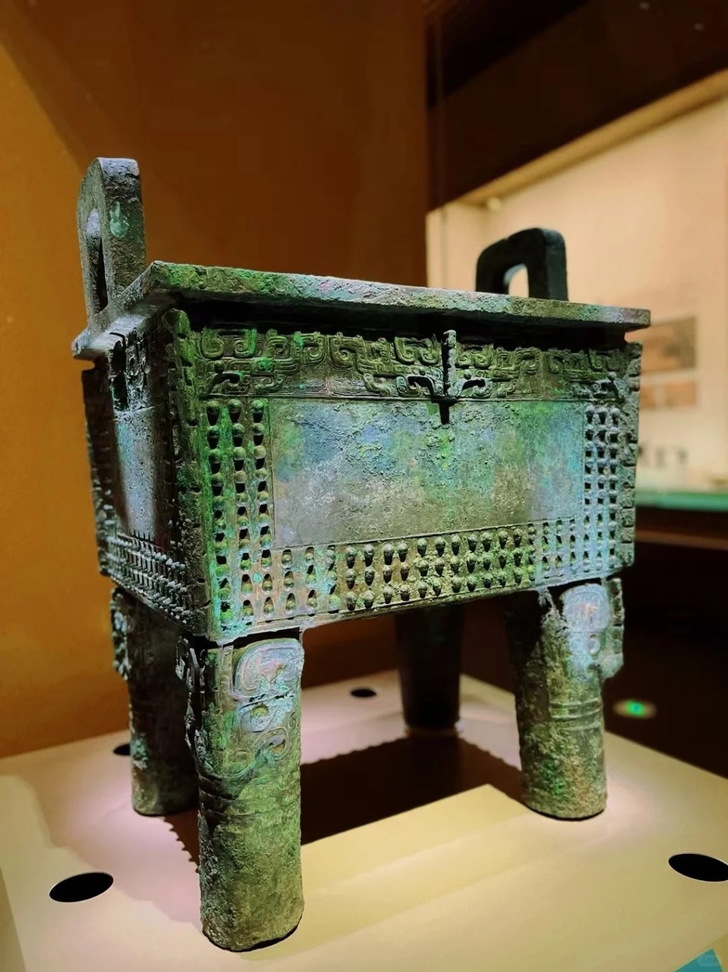 殷墟博物館新館將展出青銅器、陶器、玉器、甲骨等文物近4,000件套。小紅書