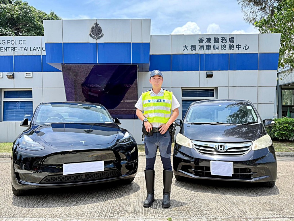 警方打擊白牌車。 警方打擊白牌車。