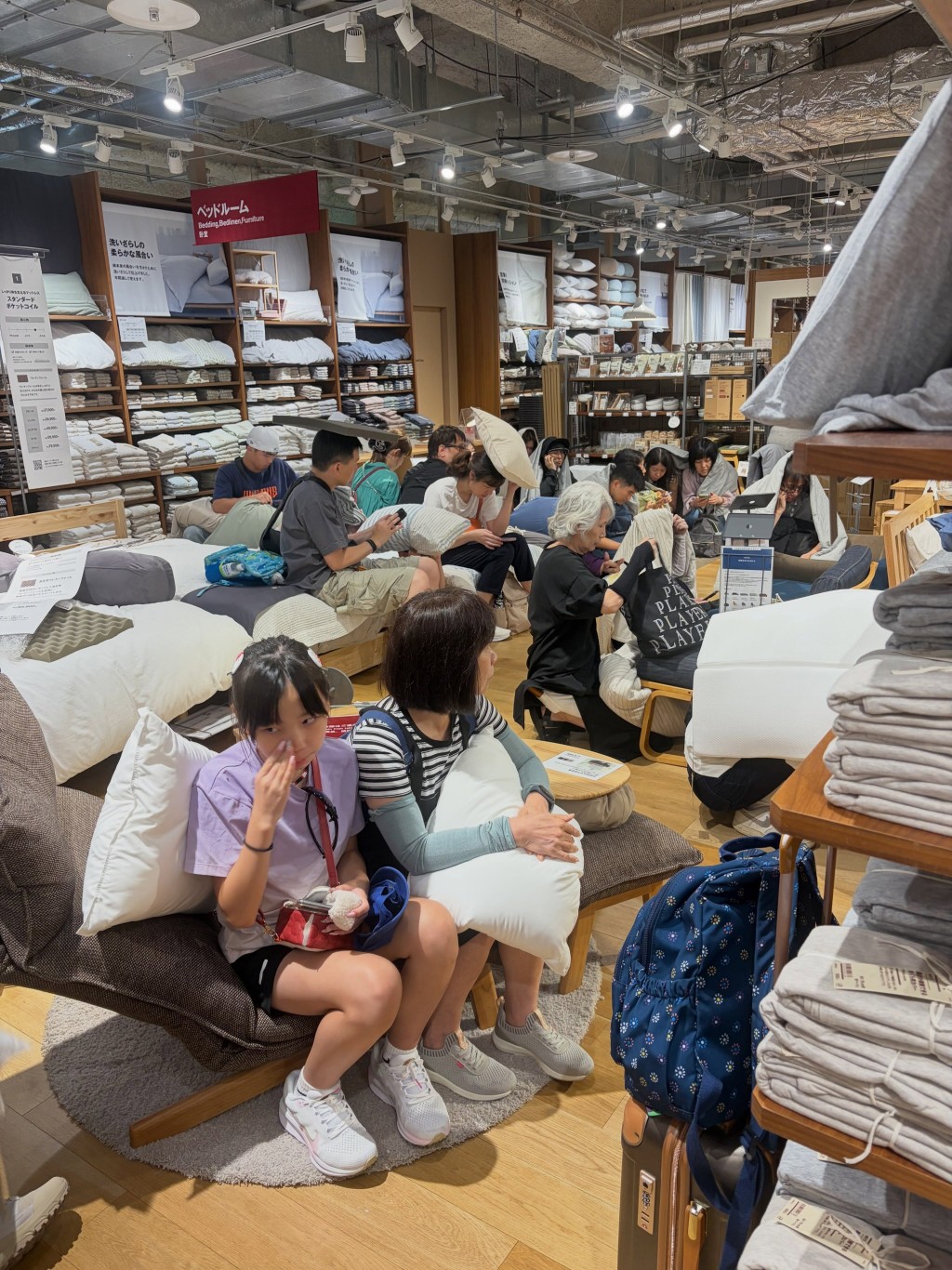 熊本地震后，网民在threads发文赞扬无印良品店员临危不乱。 yu_tsen.0425