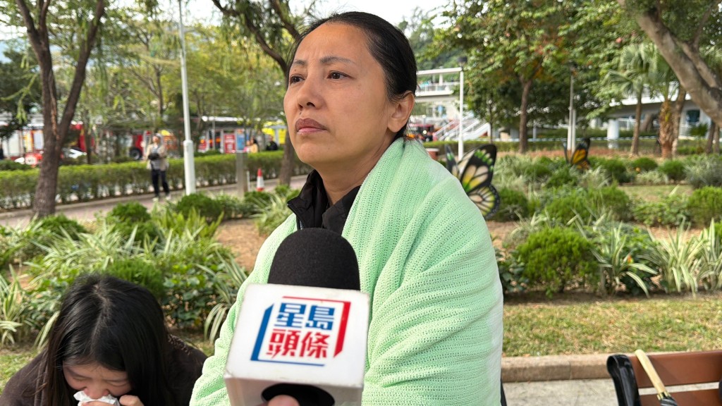 居住在宏仁閣的溫太表示，家人全部安全撤出，但見到家園被毀很難過。曹露尹攝