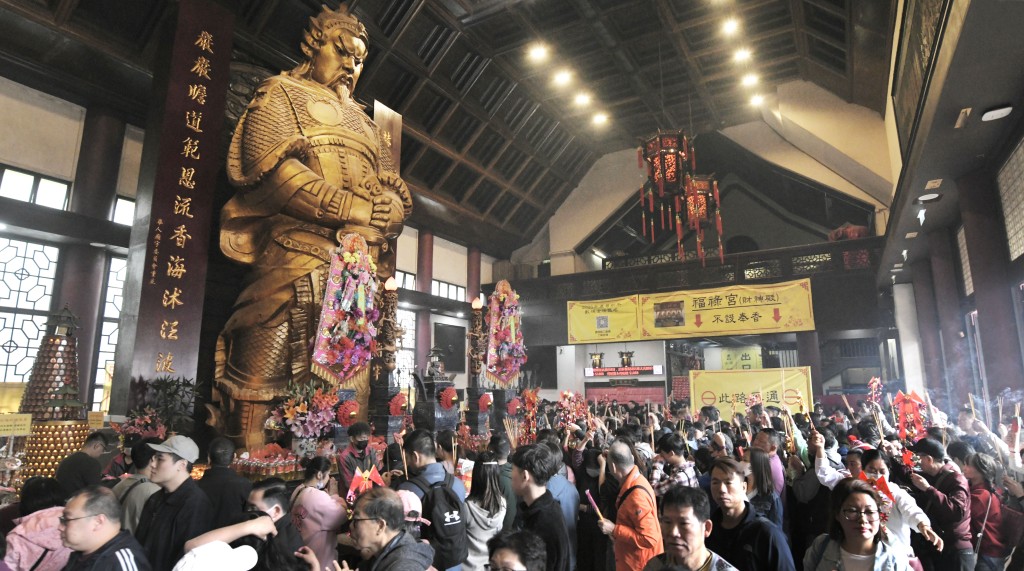 农历年初三车公庙人头涌涌。资料图片