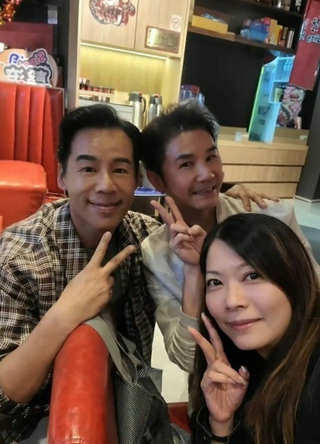 黃翊與徐榮見面時,蔣嘉瑩也在場。 黃翊與徐榮見面時,蔣嘉瑩也在場。