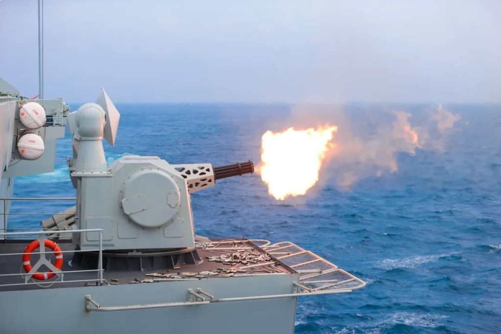 解放軍湖北艦南海開展實戰化練兵。新華社