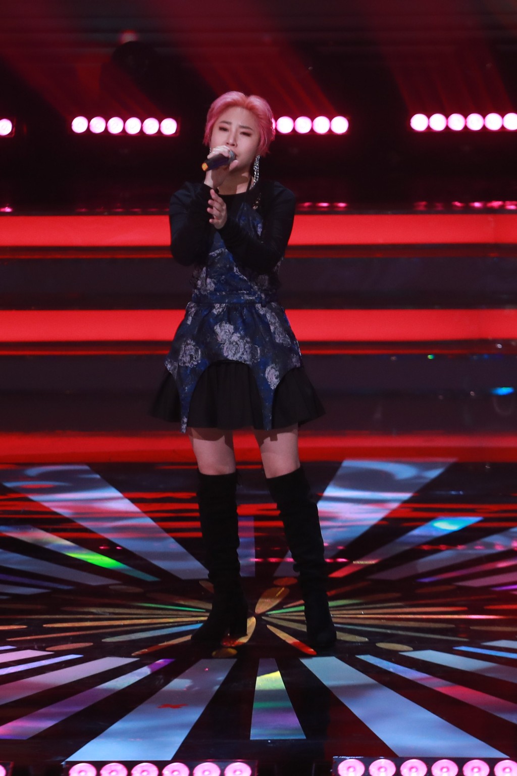 陈俞霏于《中年好声音2》开场唱《蜚蜚》只获得70分。