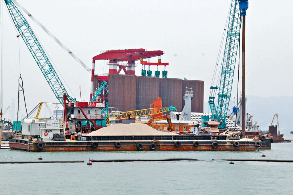 ■「明日大嶼」填海計畫最新評估要三億噸填海物料，當中以海砂為主。