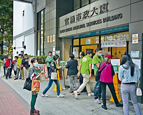 ■本港有望短期內與內地通關，昨日接種第一劑疫苗人數急增。