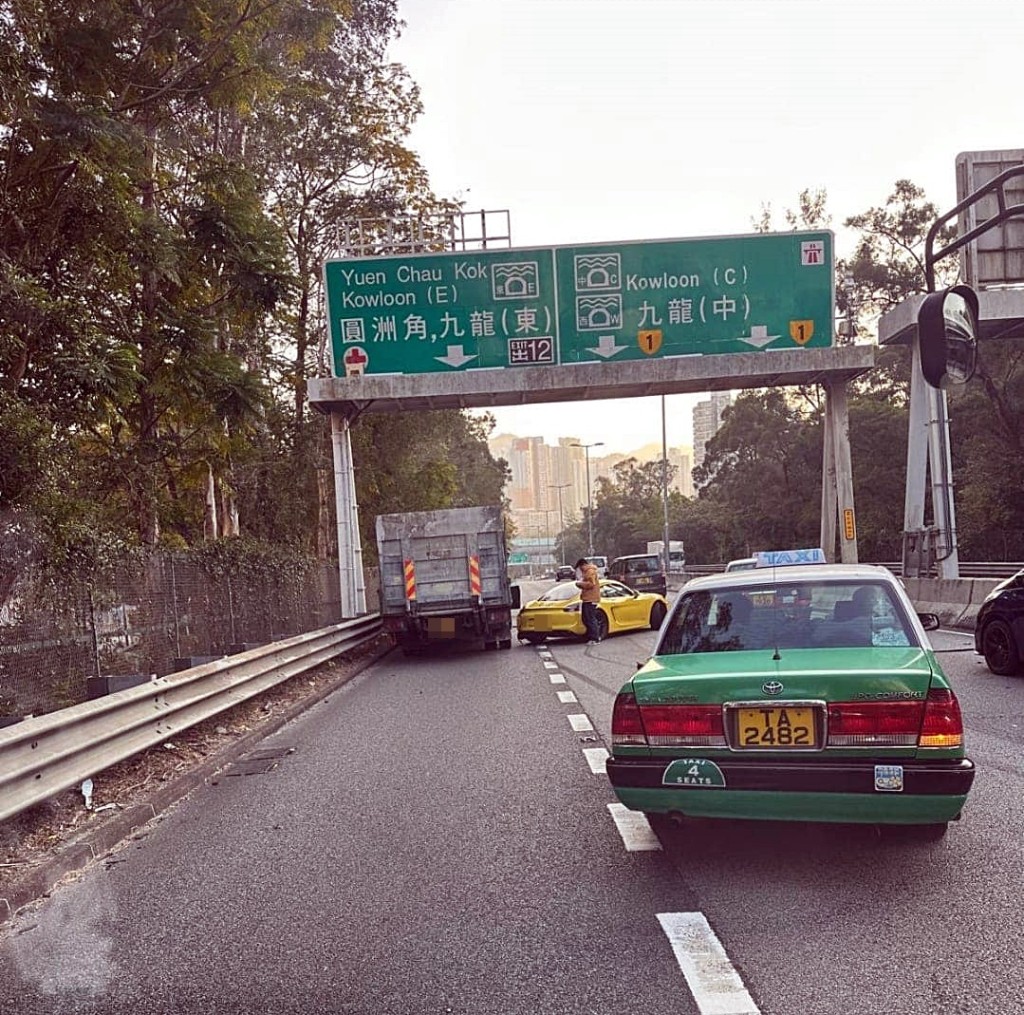 沙田路發生三車串燒意外。fb：香港突發事故報料區