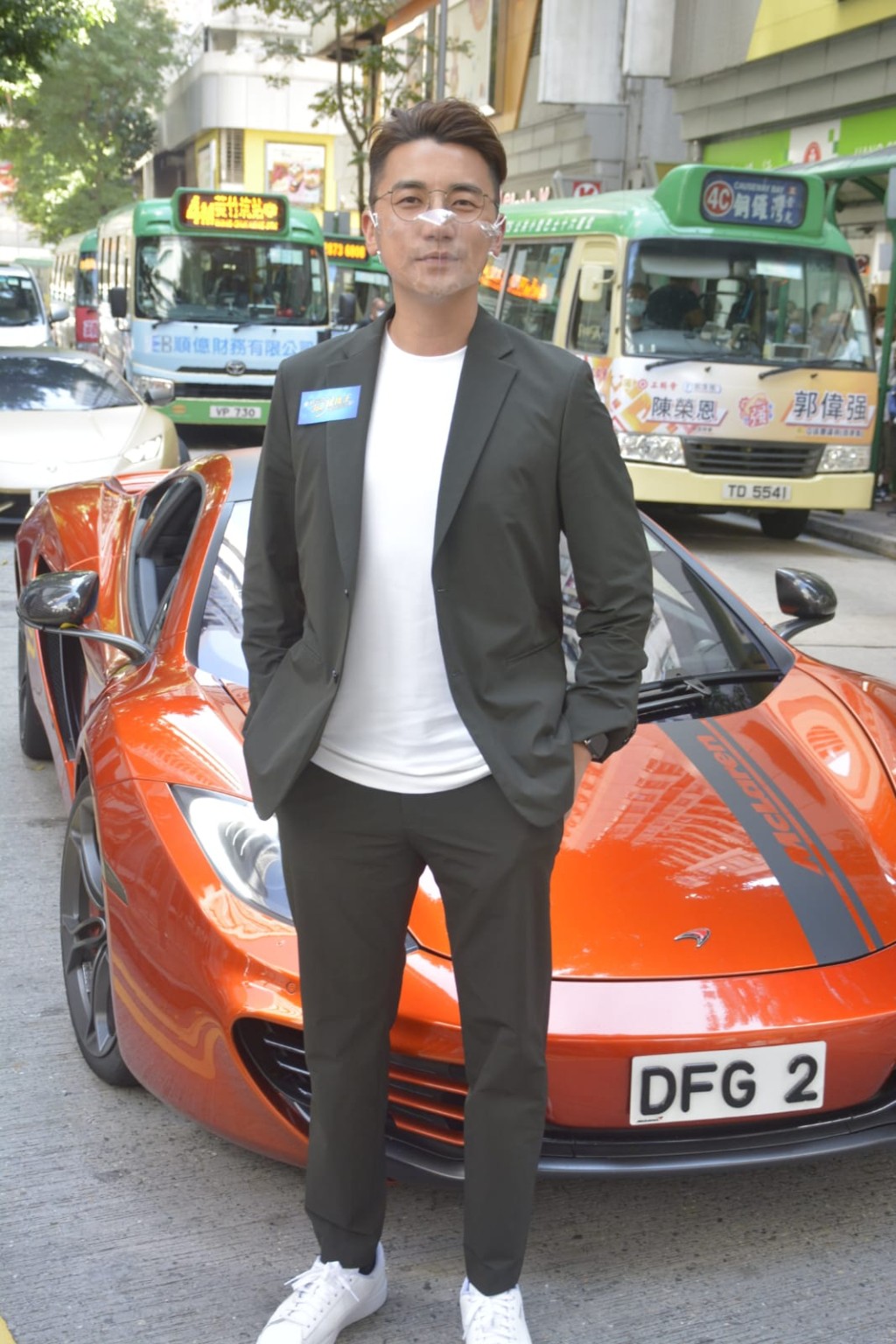 Tony獲大會安排乘跑車到埸。