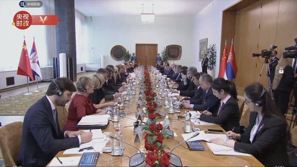 國家主席習近平在貝爾格萊德塞爾維亞大廈同塞爾維亞總統武契奇舉行會談。