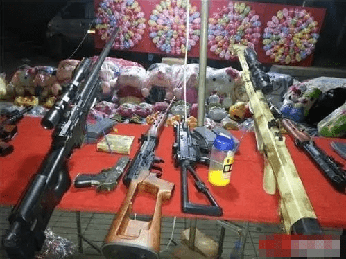 趙春華擁有9枝槍械，其中6枝槍被法院認為違法槍枝。（微博）